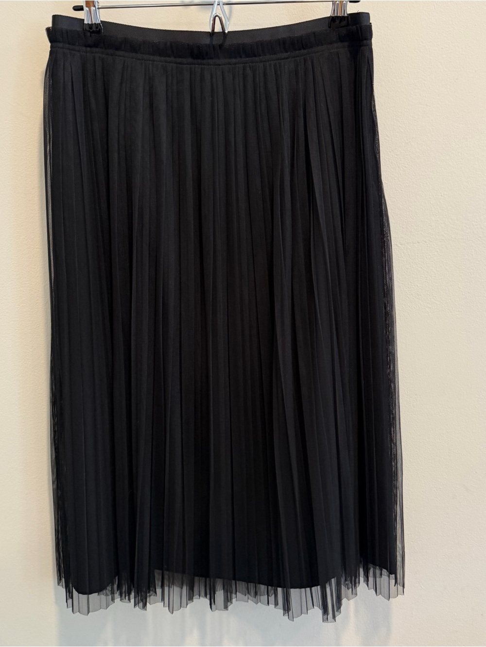 Banana Republic Black Pleated Tulle Midi Skirt Size 6